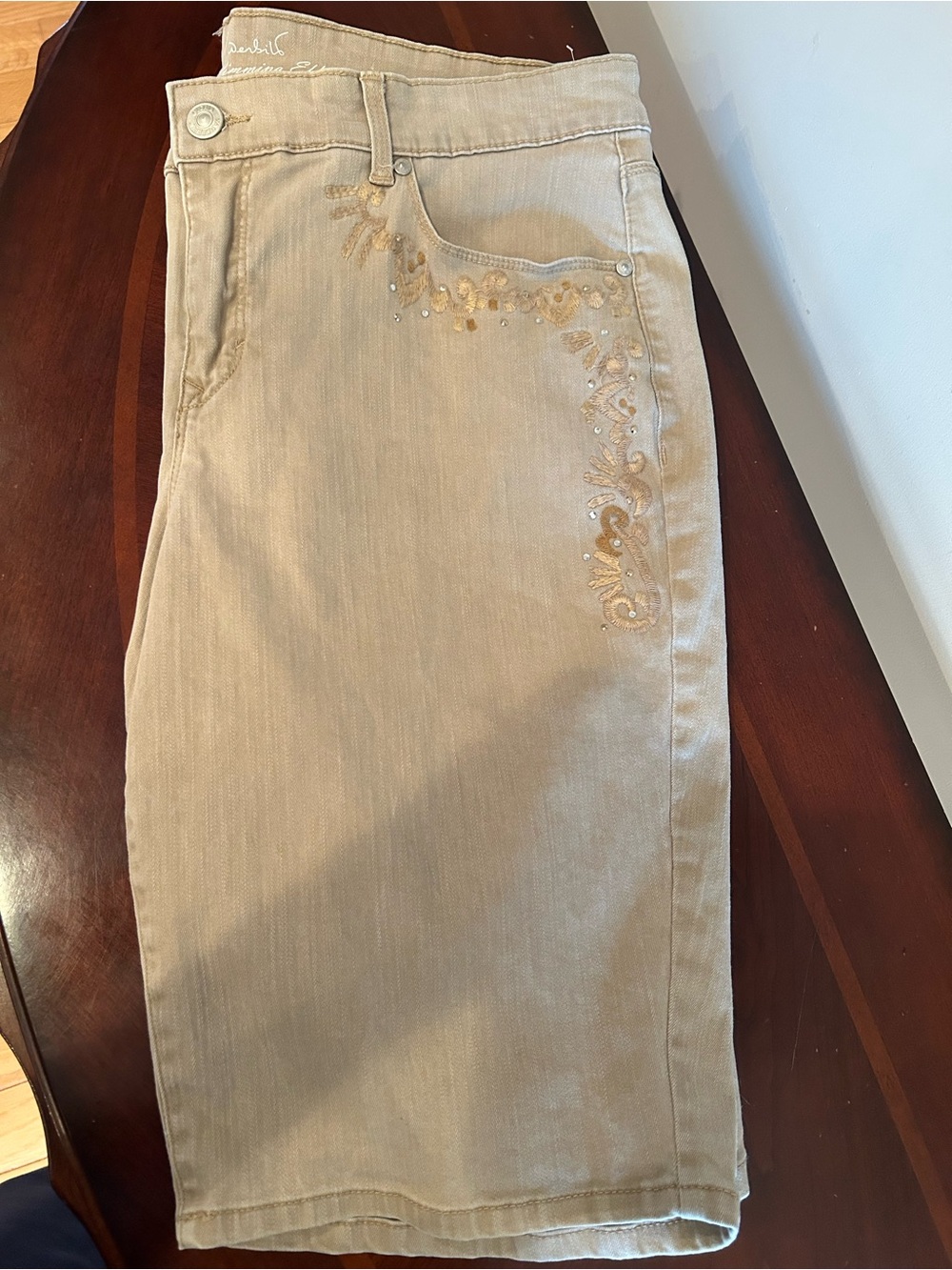 Gloria Vanderbilt Beige Bermuda  Shorts with Gold Embroidery
